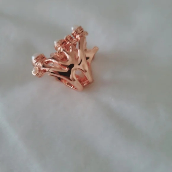 WILDFOX - 18K Rose Gold Plated on Coral Reef Motif with Faux Pearls - Picture 4 of 9
